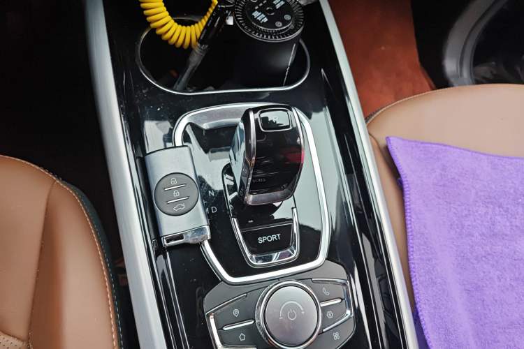 Used EXEED Lingyun 2019 1.6T Two-Wheel Drive Diamond Edition Gear Lever