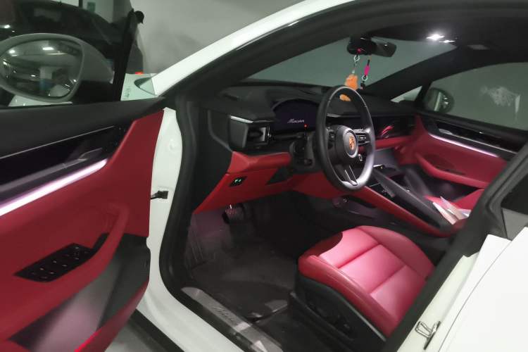 Used Porsche Macan 2024 Macan Long Range Edition Driver Seat