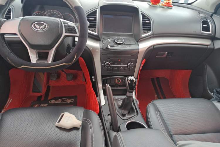 Used HYOSOW S6 2016 1.5T Manual Fashion Model Audio And AC Panel