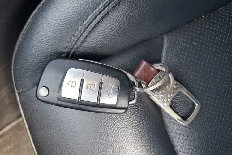 Used Geely Auto Vision 2019 Upgraded Model 1.5L Manual Luxury Version China VI Standard