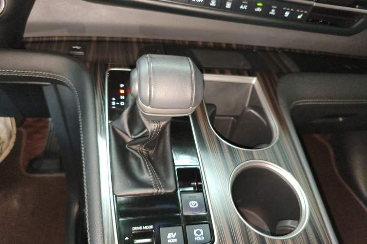 Used Toyota SIENNA 2023 2.5L Hybrid Platinum Edition Gear Lever