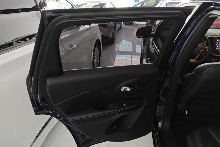 Used Jeep Cherokee 2017 2.4L Leading Smart Edition