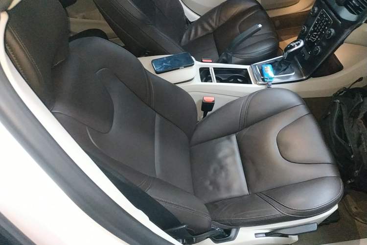 Used Volvo V40 2015 1.6T Zhiyi Edition Right Front Seat