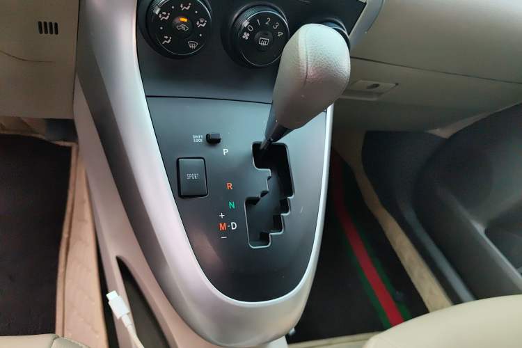 Used Toyota Verso 2014 Starlight 180E CVT Elite Edition Gear Lever