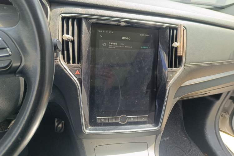 Used Roewe RX5 New Energy 2017 ERX5 EV400 Electric Internet Supreme Edition Audio And AC Panel