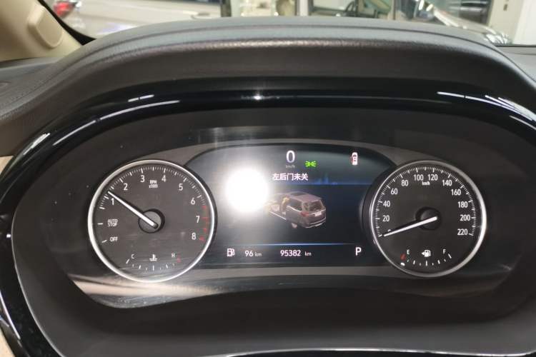 Used Buick GL8 2023 Facelifted Land Cruiser Executive Luxury Version
