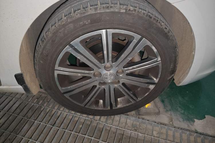 Used Peugeot 408 2014 1.8L Automatic Luxury Edition Right Front Wheel Hub