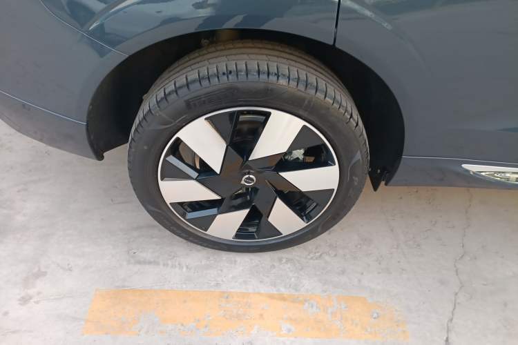 Used Volvo XC60 New Energy 2025 Plug-in Hybrid Long-Range All-Wheel Drive Smart Luxury Edition