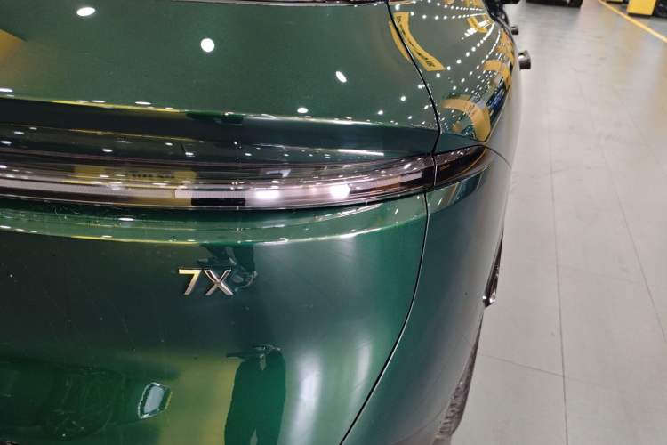 Used Zeekr 7X 2025 100 kWh Long-Range Rear-Wheel Drive with Intelligent Driving Features
