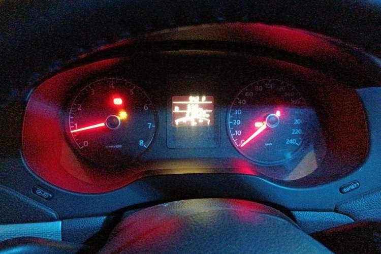 Used Volkswagen Sagitar 2014 Revised Version 1.6L Automatic Comfort Edition Odometer Close Up