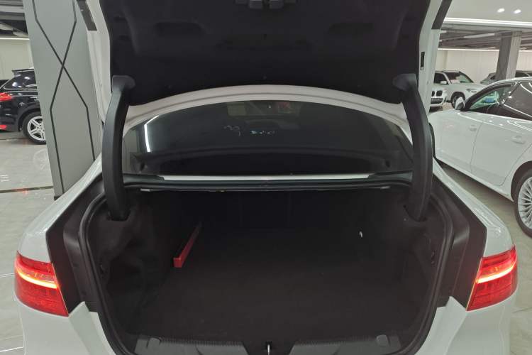 Used Jaguar XEL 2019 2.0T 200 PS Deluxe Edition
