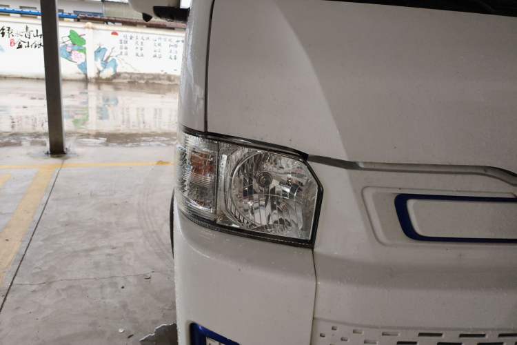 Used Farizon Xingxiang E6 2022 Van with High Roof Equipped with CATL 50.23 kWh Battery