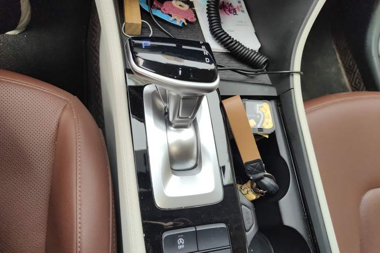 Used Hyundai Mistra 2021 1.8L CVT LUX Premium Edition Gear Lever