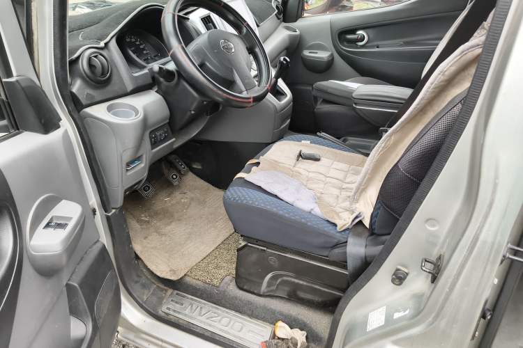 Used Nissan NV200 2012 1.6L 232 Seats Luxury Version