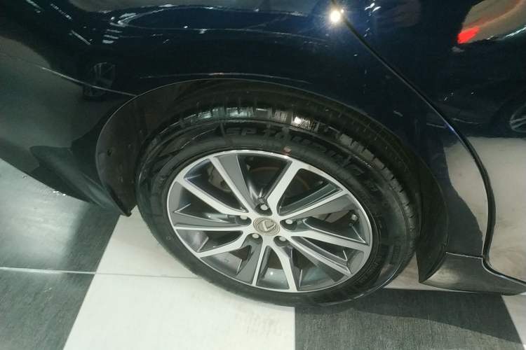 Used Lexus ES 2017 300h Mark Levinson Comfort Edition