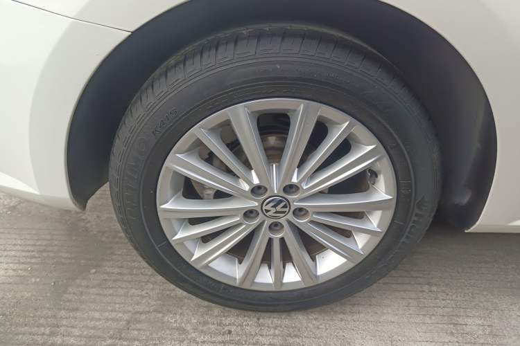 Used Volkswagen Gran Lavida 2013 1.4 TSI Automatic Comfort Model
