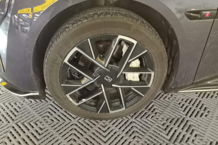 Used Avatr 06 2025 Ultra Pure Electric Edition Left Front Wheel Hub