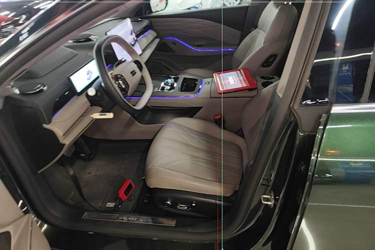 Used Geely Galaxy 8 2025 130km EM-P Starship Edition