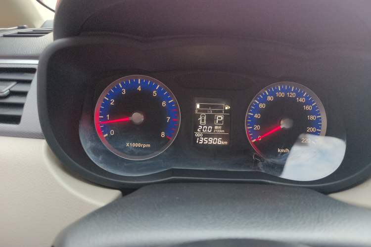 Used Venucia R50 2015 1.6L Automatic Fashion Edition
