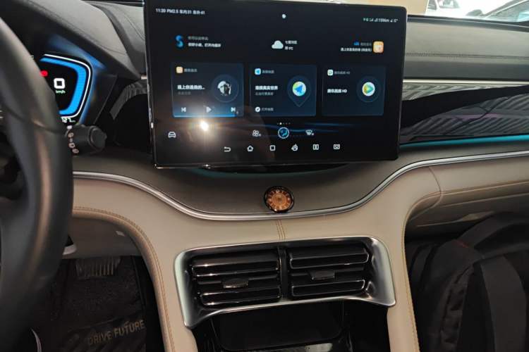 Used BYD Song PLUS New Energy 2021 DM-i 110KM Flagship Model Audio And AC Panel