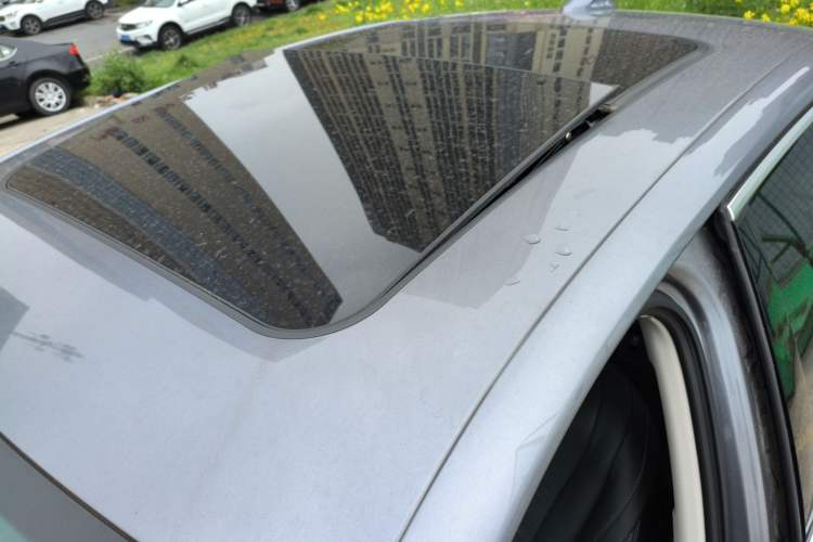 Used Hongqi H5 2023 2.0T Automatic Smart Connect Flagship Edition Roof