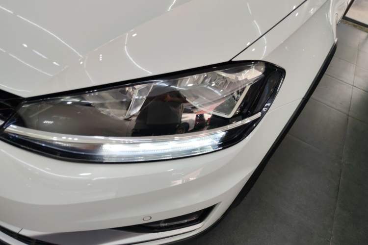 Used Volkswagen Golf 2019 1.8TSI Travel Edition
