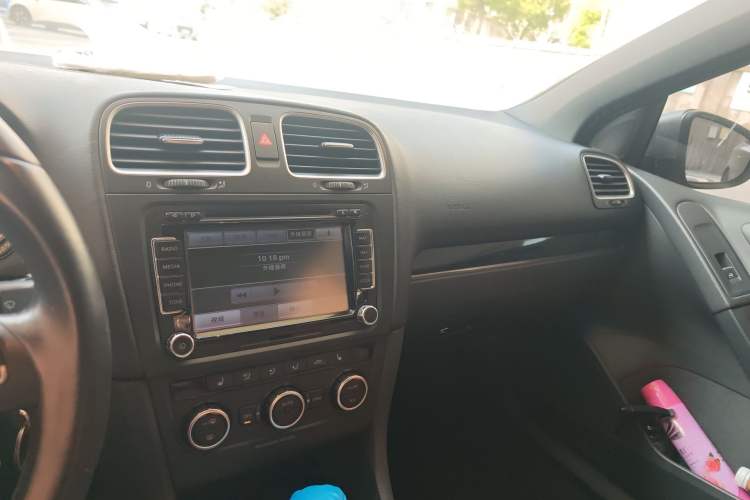 Used Volkswagen Golf 2012 1.4TSI Luxury Convertible Edition Audio And AC Panel