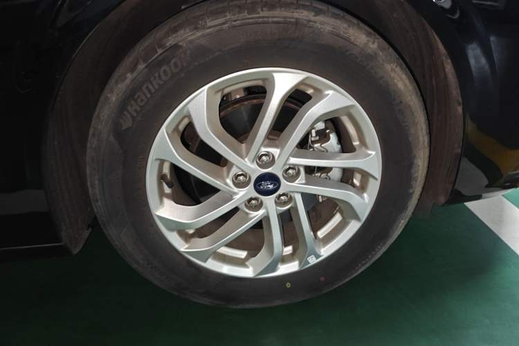 Used Ford Mondeo 2023 EcoBoost 180 Comfort Model Right Front Wheel Hub