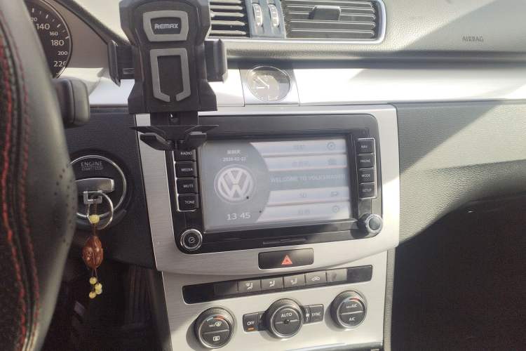 Used Volkswagen Magotan 2015 1.8TSI Advanced Model Audio And AC Panel