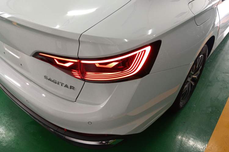 Used Volkswagen Sagitar 2025 Facelift 200TSI DSG Flyover Edition Right Rear Taillight