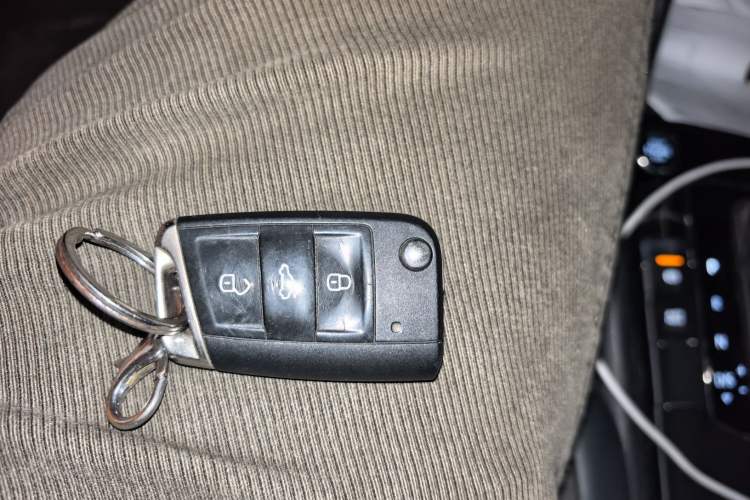 Used Volkswagen Tiguan L 2019 330TSI Automatic Two-Wheel Drive Smart Luxury Version China VI Standard Vehicle Key