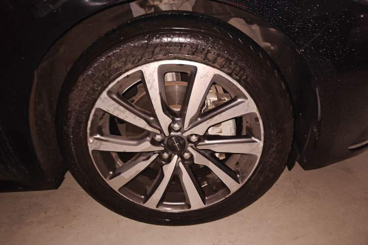 Used Lincoln Continental 2019 2.0T Two-Wheel Drive Luxury Edition China VI Standard Right Front Wheel Hub