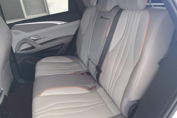 Used BYD Song Pro New Energy 2023 Champion Edition DM-i 71KM Navigation Model Left Rear Seat