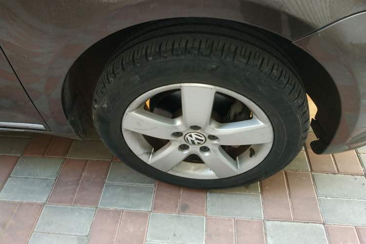 Used Volkswagen Touran 2011 1.4T DSG Zhiya Edition 5 Seats Right Front Wheel Hub