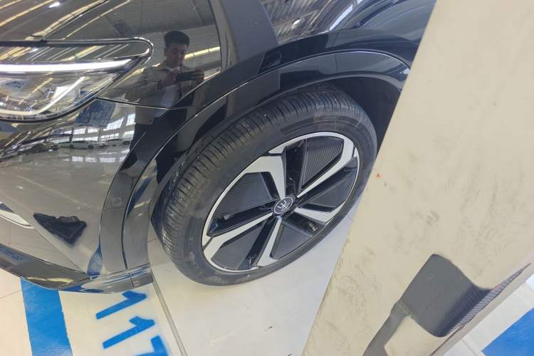 Used BYD Song L EV 2025 Intelligent Driving Version 662 km LiDAR Excellence Edition Left Front Wheel Hub