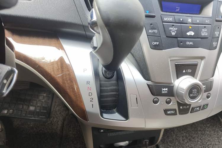 Used Honda Odyssey 2013 2.4L Luxury Edition Gear Lever