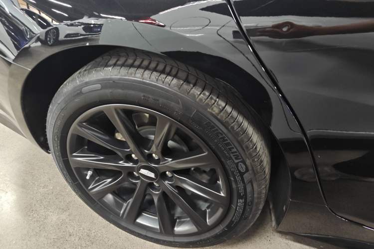 Used Cadillac CT5 2023 28T Prestige Model Right Rear Wheel Hub