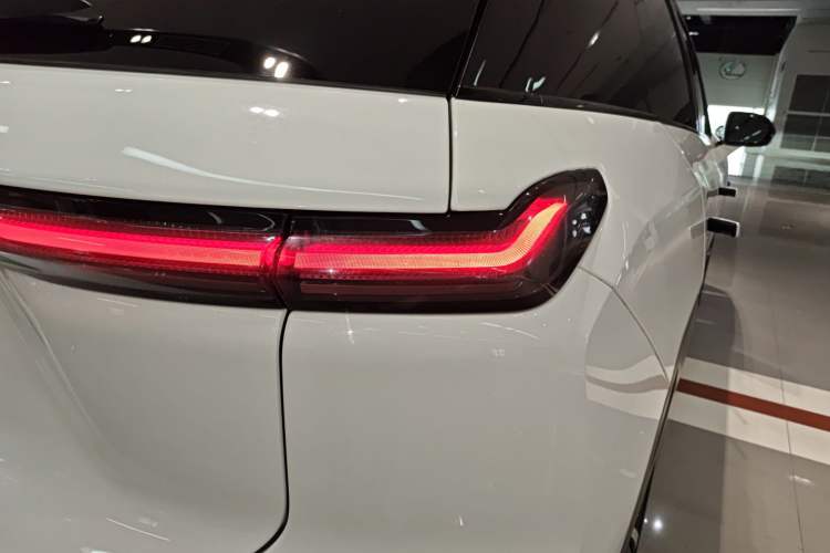 Used Nio ES7 2022 100kWh First Edition Right Rear Taillight