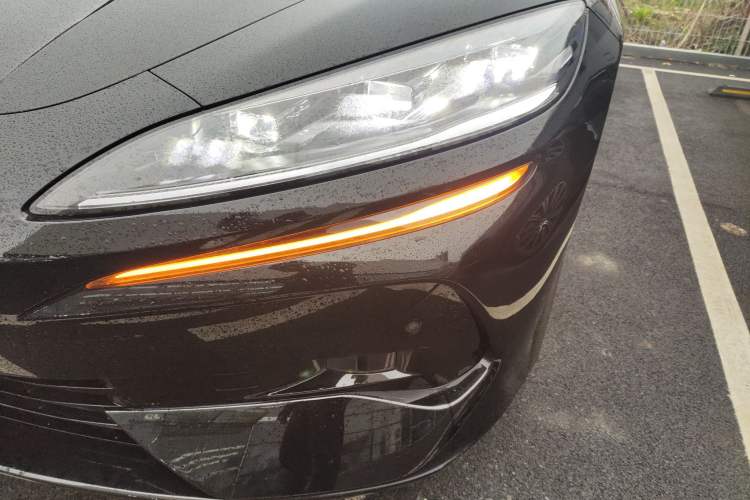 Used Denza Z9 2024 1100 km Four-Wheel Drive Max Version
