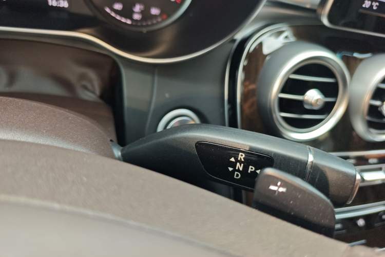 Used Mercedes-Benz GLC 2017 GLC 260 4MATIC Dynamic Edition Gear Lever