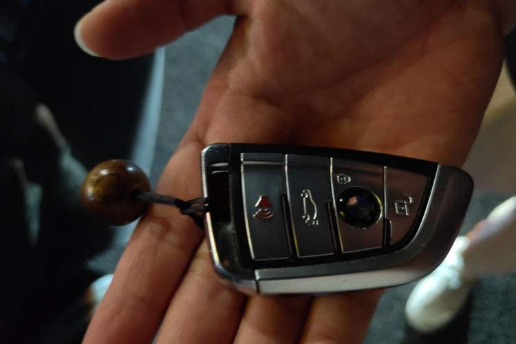 Used BMW 5 Series 2013 525Li Leading Model
