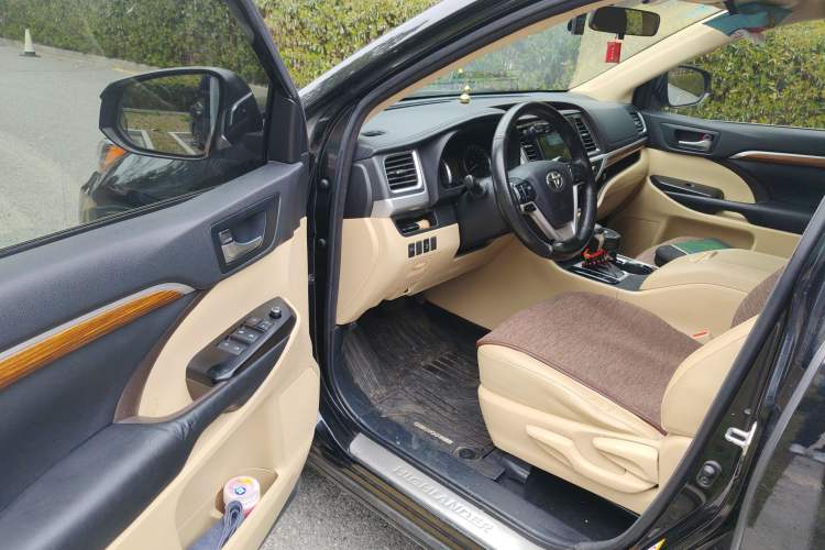 Used Toyota Highlander 2018 2.0T Four-Wheel Drive Elite Edition 7 Seats China VI Standard Driver Seat