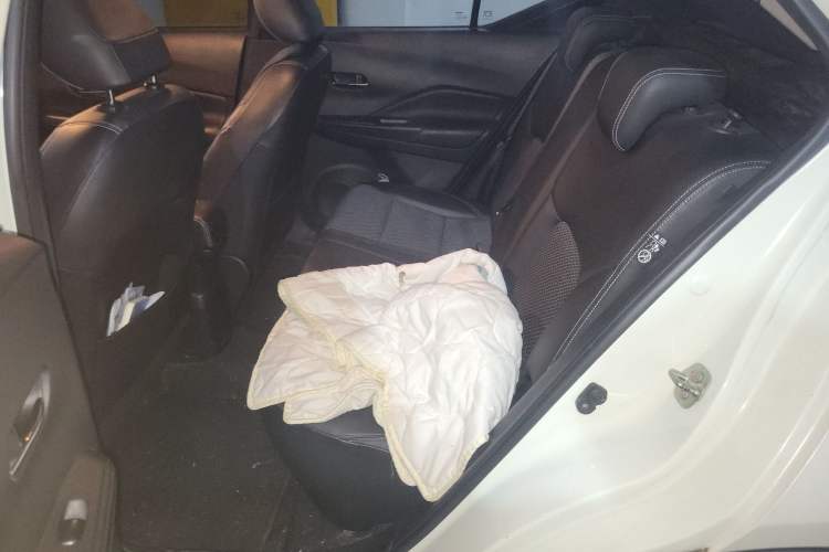 Used Nissan Kicks 2018 1.5L CVT Smart Connect Luxury Edition