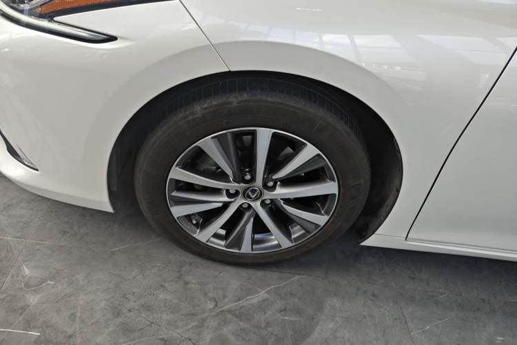 Used Lexus ES 2020 300h Premier Edition