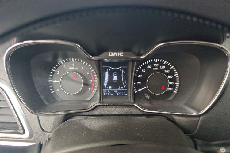 Used HYOSOW H3 2015 1.5L manual luxury version