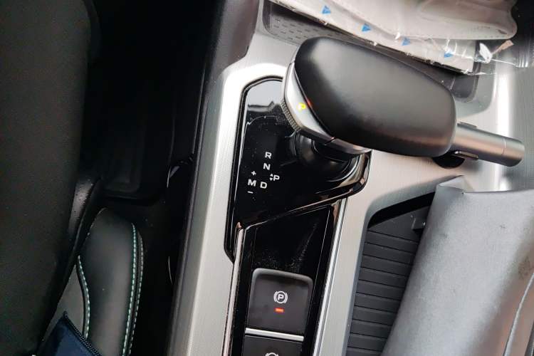 Used Geely Auto Preface 2023 2.0TD "Only This Verdant Green" Edition Gear Lever