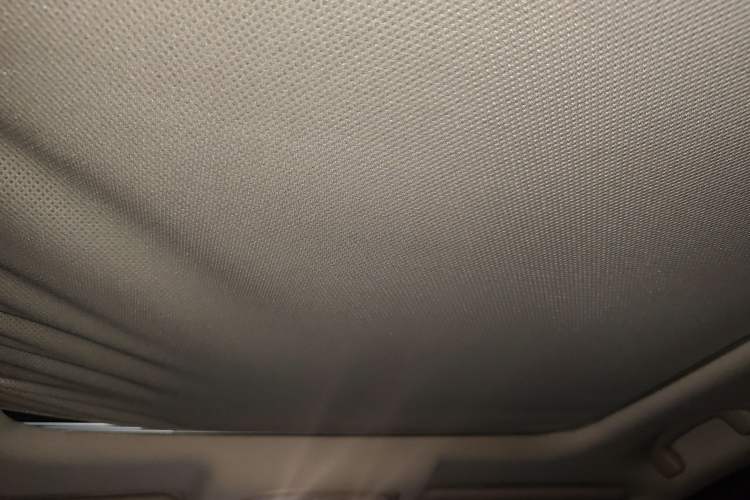 Used Suzuki S-Cross 2015 1.6L CVT Two-Wheel Drive Elite Version Headliner