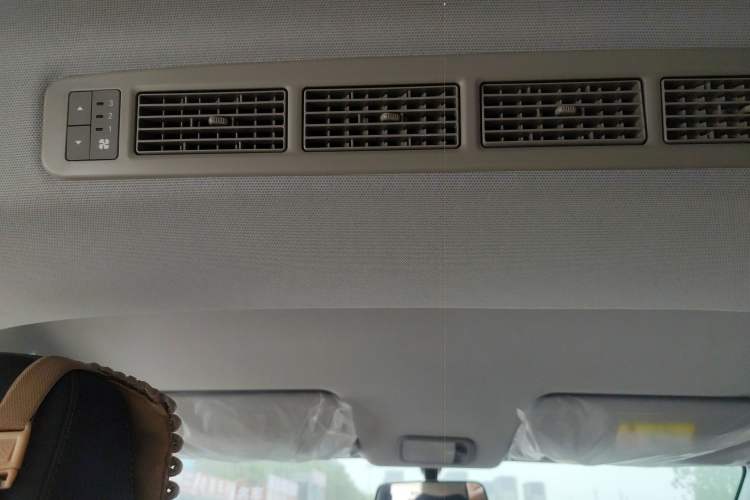 Used Wuling Hongguang New Energy 2025 Extended-Range Hybrid 50KM Comfort Version Headliner