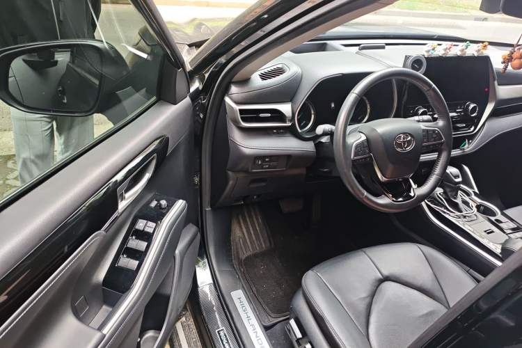 Used Toyota Highlander 2023 2.5L Smart Electric Hybrid Dual-Engine Four-Wheel Drive Prestige Version – 7 Seats