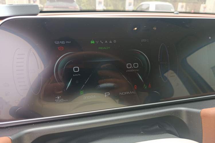 Used ORA Good Cat 2023 401 km Standard Range Luxury Version Lithium Iron Phosphate
